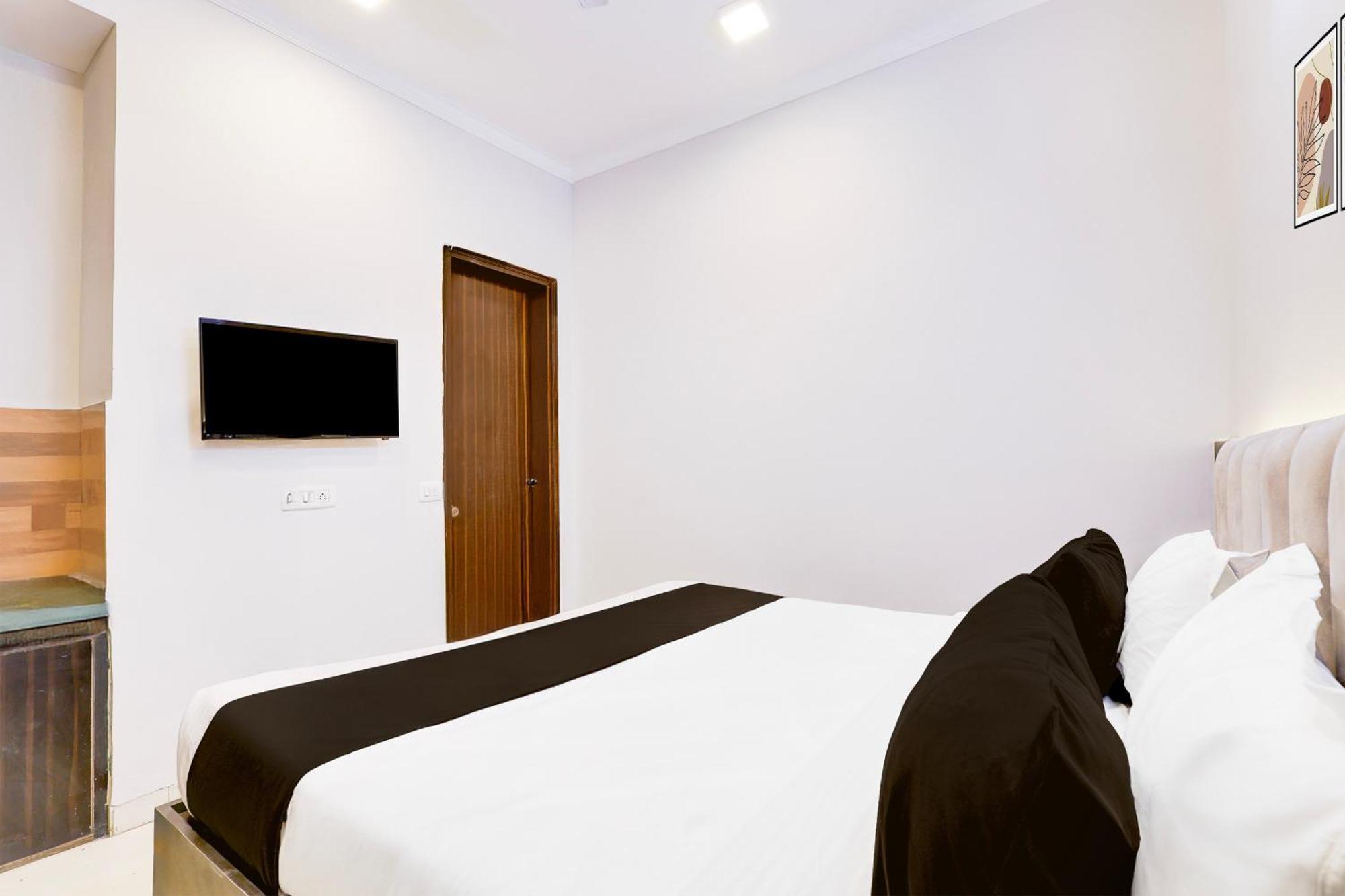 Hotel O Rangpuri Mahipalpur New Delhi